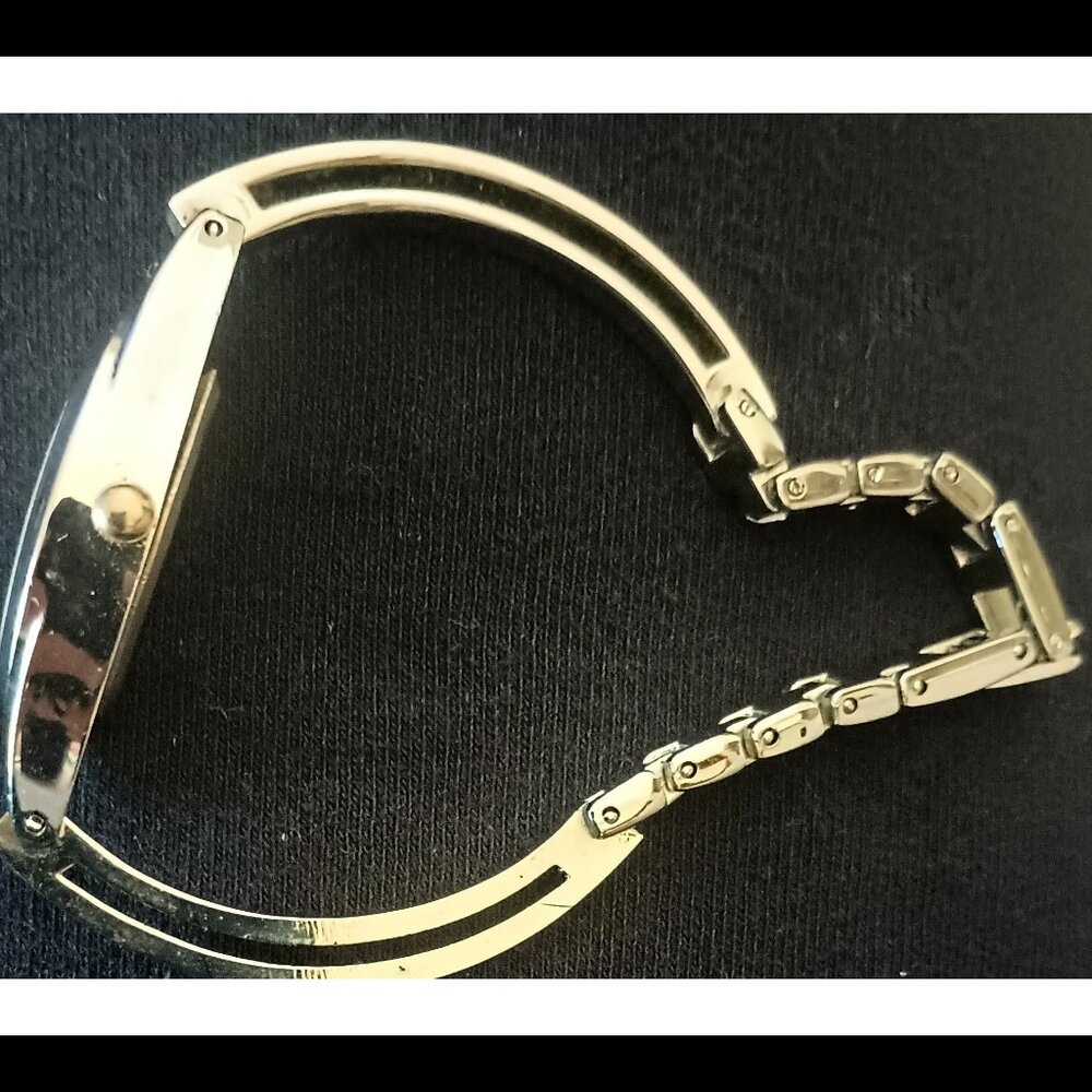 Gucci watch with two diamond chips - Picture 7 of 8